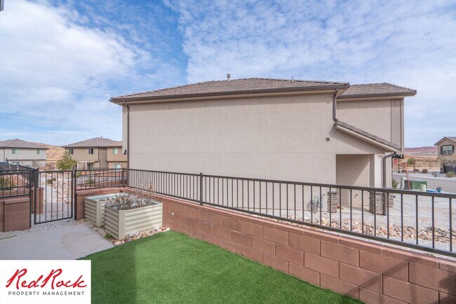 Building Photo - Stand Alone 4 Bedroom Corner Unit.