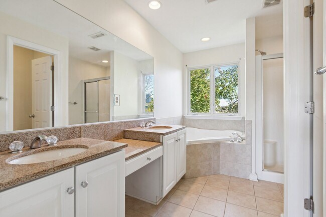 Building Photo - Chic's Beach Updated Rental!