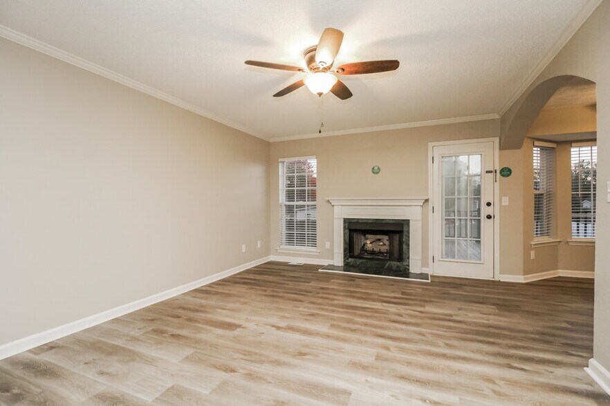 Building Photo - 2404 Kramer Way