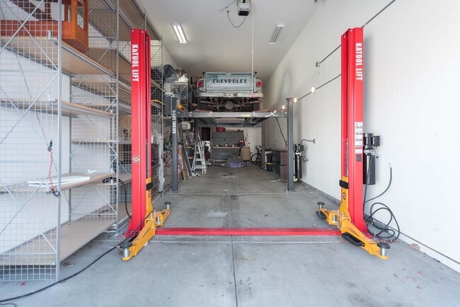 Building Photo - 49534 Lewis Rd