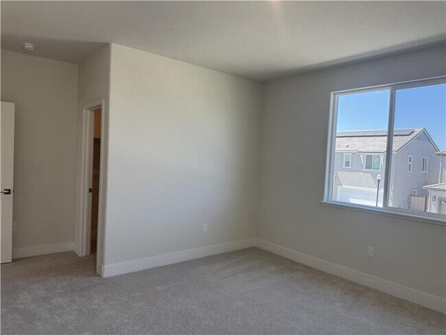 Building Photo - 140 Labrusca Dr