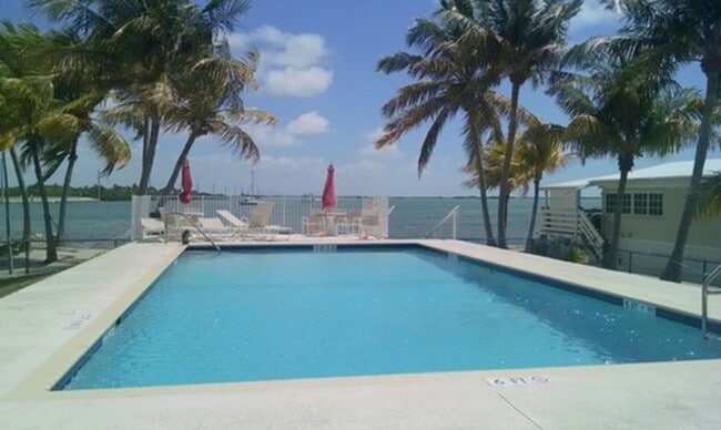 Building Photo - **Price recently lowered** 2 Bed/1 Bth Hom...