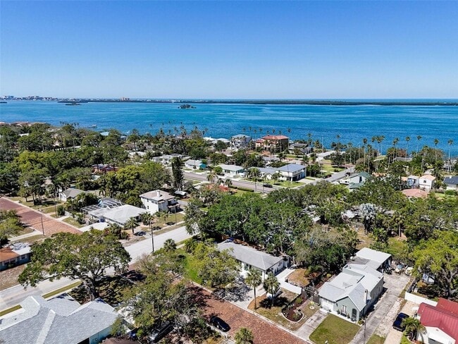 Building Photo - 1600 Pasadena Dr