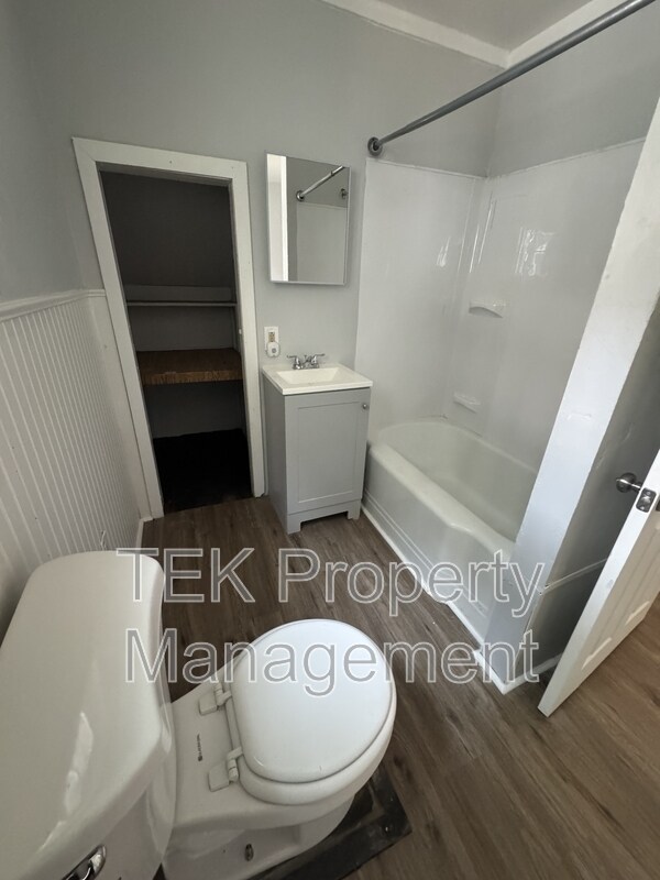 Building Photo - 9 Straub St