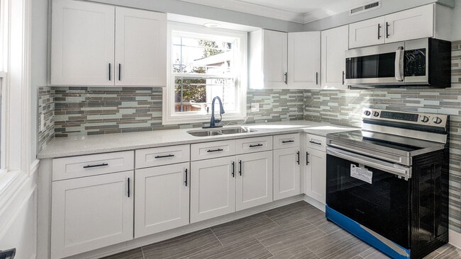 Building Photo - 9318 S Aberdeen St