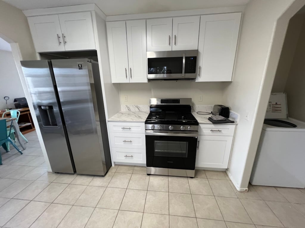 New Kitchens - 61786 Desert Air Rd