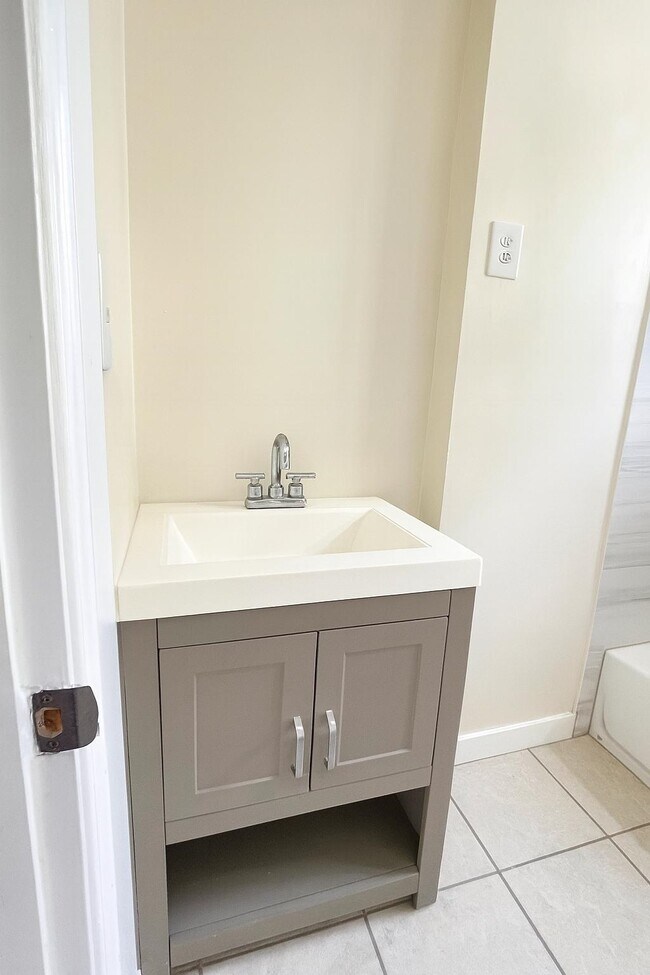 Building Photo - 102 Lexington Ave