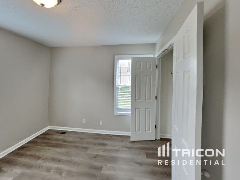 Building Photo - 2432 Egret Dr