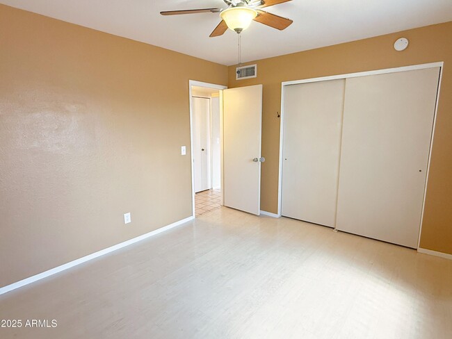 Building Photo - 716 W Nopal Pl