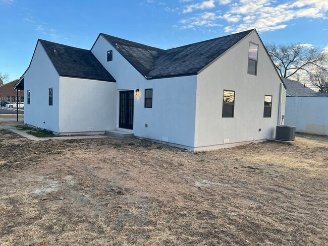 Building Photo - 1129 W 14th St