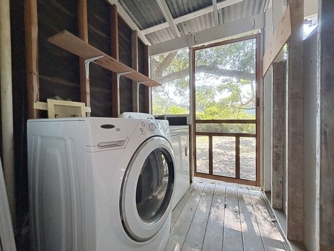 Building Photo - 1 Bedroom Duplex In Capital Heights