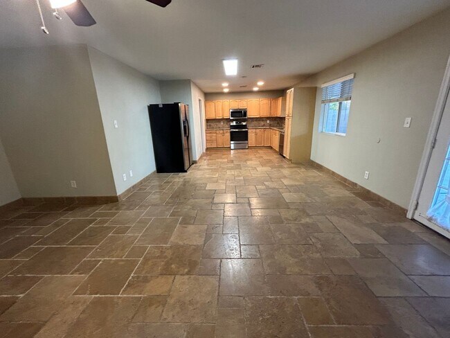 Building Photo - 3 Bed with a private pool