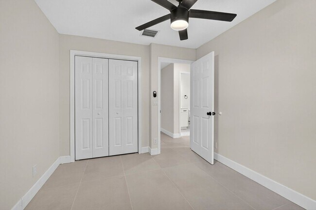 Building Photo - 1135 Staghorn St