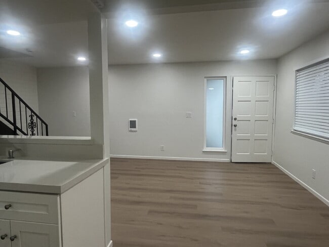 Building Photo - Charming 2-Bedroom Condo with Elegant Upgrades