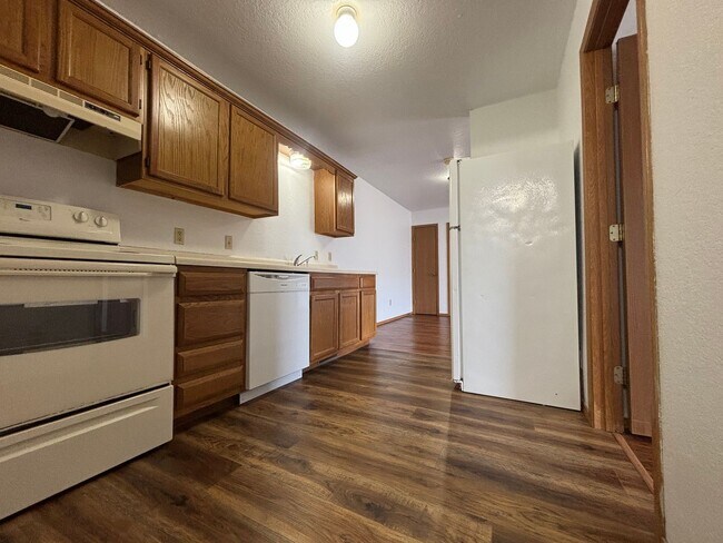 Primary Photo - Cute 1 Bedroom 1 Bathroom Apartment near s...