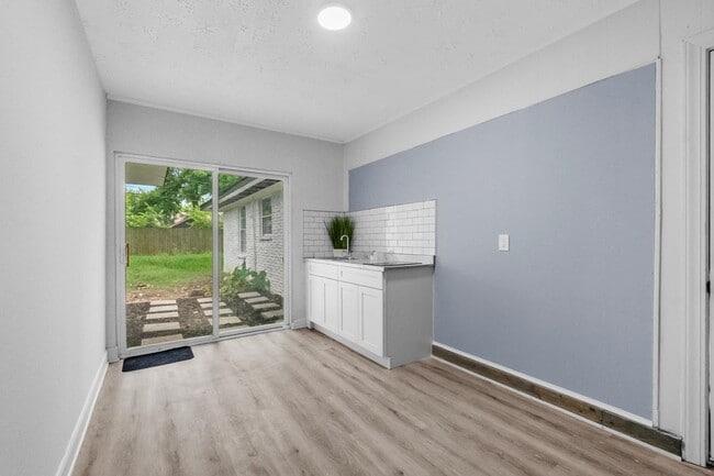 Building Photo - 2119 Linden Creek Ln