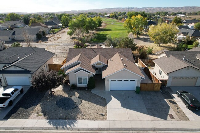 Building Photo - 3-bedroom home in Desert Lakes Golf Community
