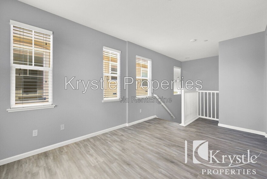 Building Photo - 1649 Roma Dr