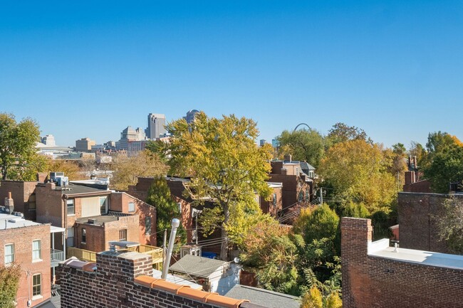 Building Photo - Charming Victorian Lafayette Square town home