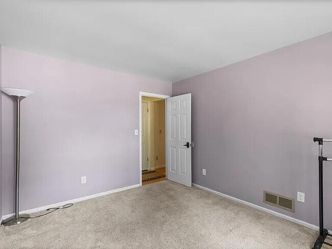 Building Photo - 1447 Beverly Dr