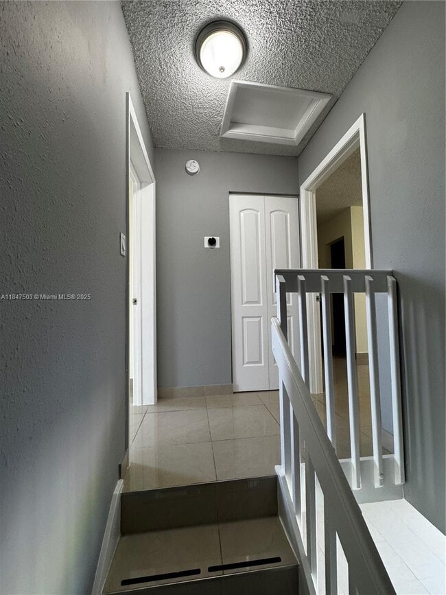 Building Photo - 863 Crystal Lake Dr