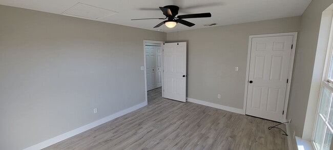 Building Photo - Spacious Two Bedroom home - Country Settin...