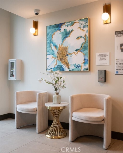 Building Photo - 709 E Walnut St