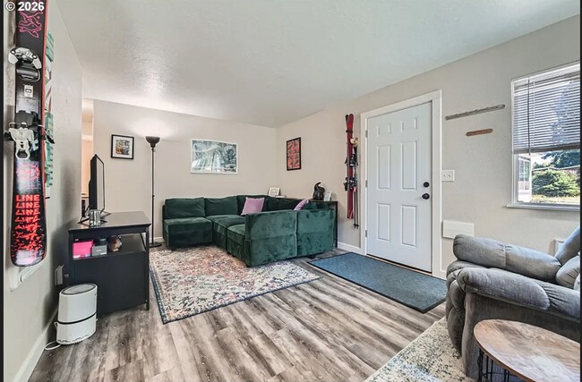 Building Photo - Ready Now - Just A Birdie Away from Rose City Golf Course!