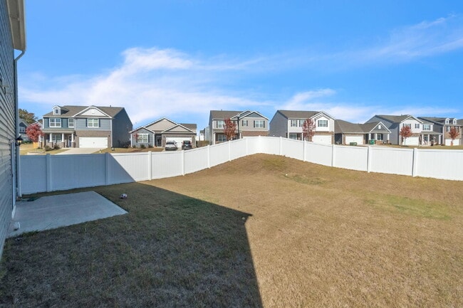 Building Photo - Modern 4BR Home with Loft & 2.5 Baths in W...