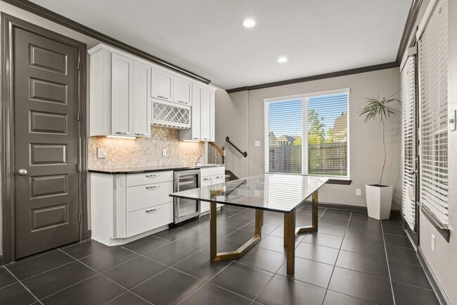 Building Photo - 14105 N Lake Branch Ln