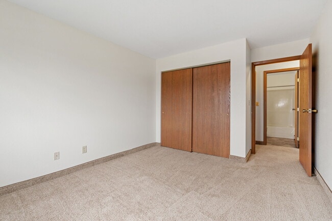 Cascade - 2 Bed / 1 Bath - 900 Sq.Ft. - Jordan Creek and Mills