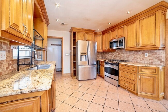 Building Photo - 45 Voight Ave