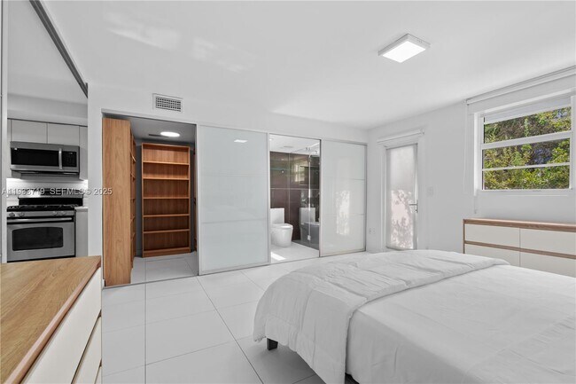 Building Photo - 301 Jefferson Ave