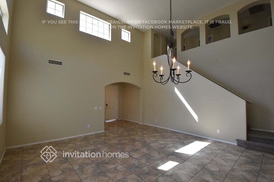 Building Photo - 7613 S 65th Ln