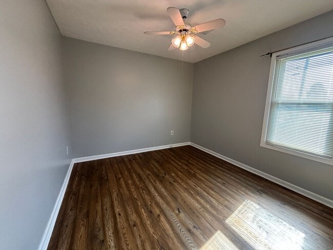 Building Photo - 3615 Ellen Dr