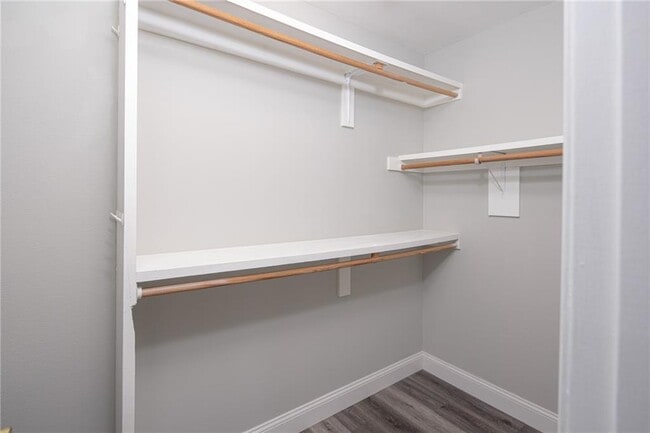 Building Photo - 6 Swanage Dr