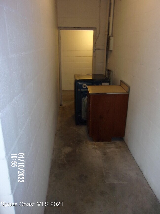 Building Photo - 1105 Myrtle Ln