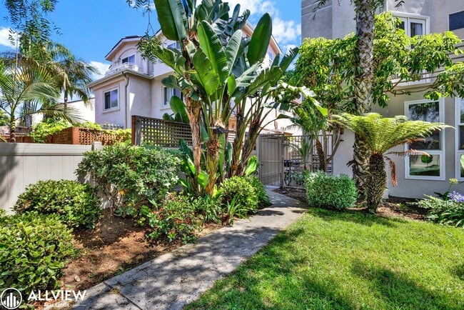 Building Photo - Spacious Coastal Condo with Rooftop Ocean ...