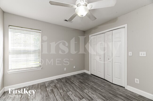 Building Photo - 118 Wilton St