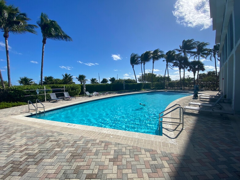 Pool - 6515 Collins Ave