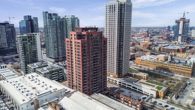 Building Photo - 330 N Jefferson St