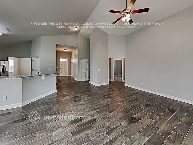 Building Photo - 2813 Santiago Circle