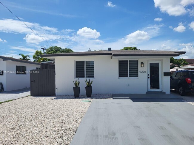 Primary Photo - 9226 SW 37th St