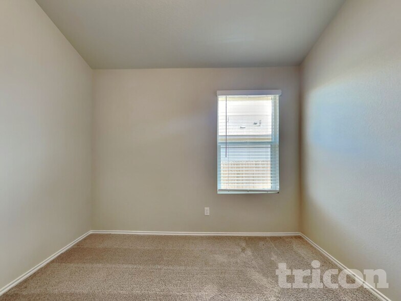 Building Photo - 5208 Saddle Clb Dr