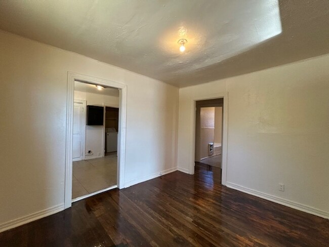 Building Photo - Rent to Own! 2 bedroom 1 bath home availab...