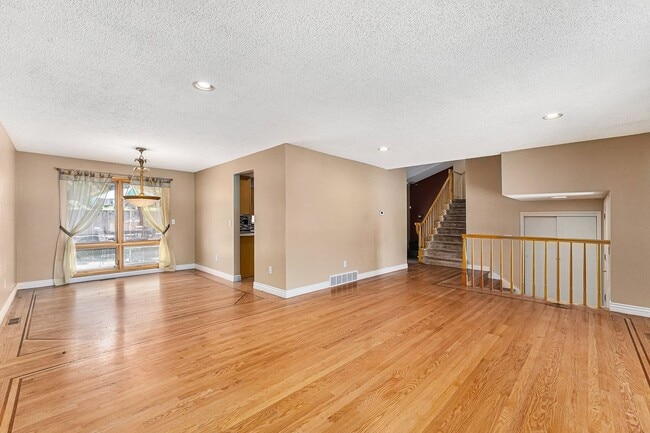 Building Photo - Spacious 4 bedroom home in the heart of Virginia Village!