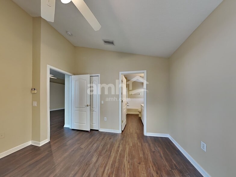 Building Photo - 12723 Lake Vista Dr