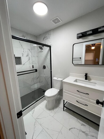 Building Photo - 1248 N Forest Dr