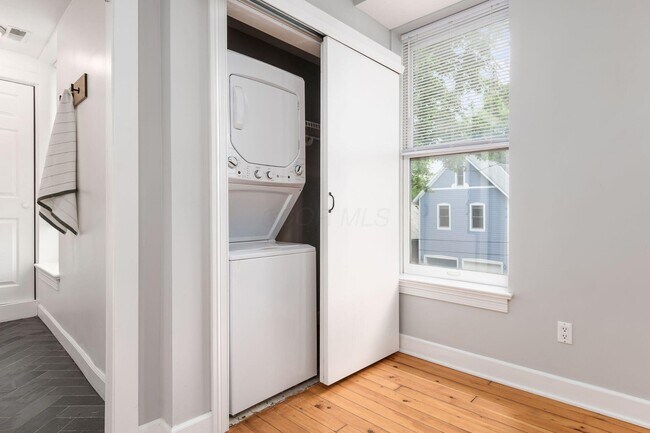 Building Photo - 36 E Kossuth St