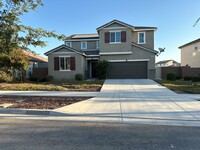 Building Photo - Spacious 4-Bedroom in Riverside with 3 Ful...